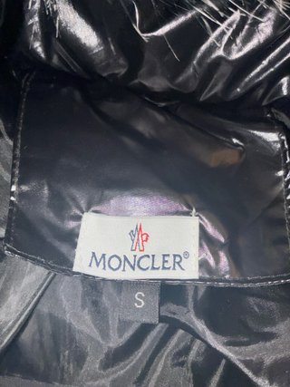 Chaqueta Moncler Negra Brillante con Capucha