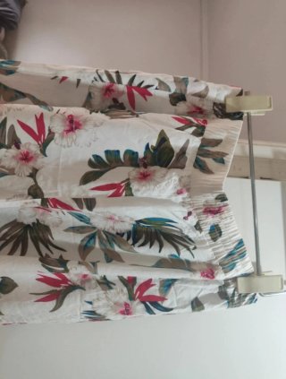Pantalones de vestir con estampado floral