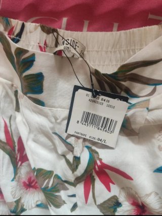 Pantalones de vestir con estampado floral