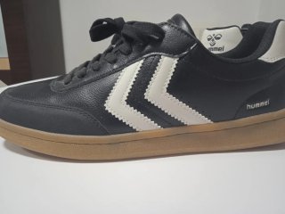 Zapatillas Hummel Negras y Blancas