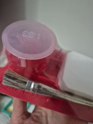 Supporto per pietra e sverniciatore con pennello