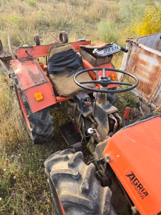 Tractor Agria con cultivador 6 ganchos