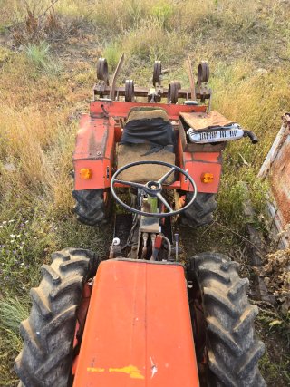 Tractor Agria con cultivador 6 ganchos