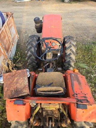 Tractor Agria con cultivador 6 ganchos