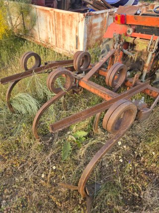 Tractor Agria con cultivador 6 ganchos