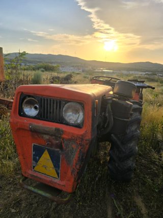 Tractor Agria con cultivador 6 ganchos