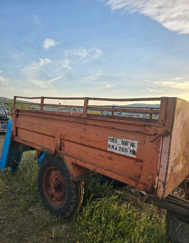 Tractor Agria con cultivador 6 ganchos