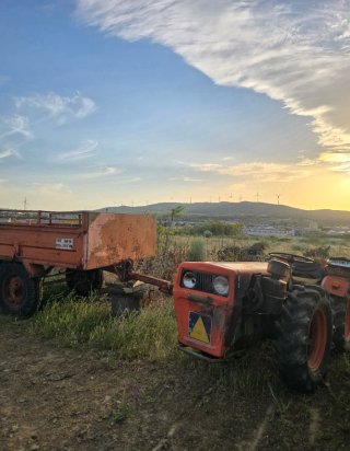 Tractor Agria con cultivador 6 ganchos