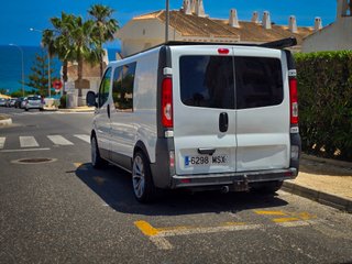 Renault Trafic 2010.   180cv