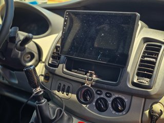 Renault Trafic 2010.   180cv
