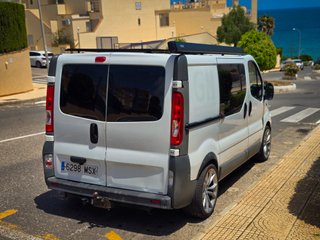 Renault Trafic 2010.   180cv