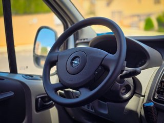 Renault Trafic 2010.   180cv