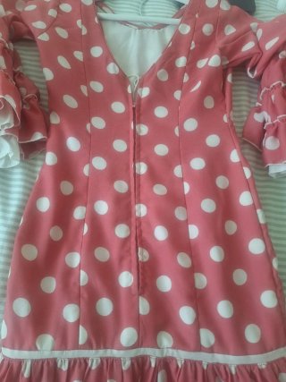 Vestido de flamenca coral con lunares