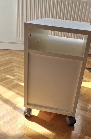 Mueble auxiliar IKEA blanco con ruedas - Mesilla