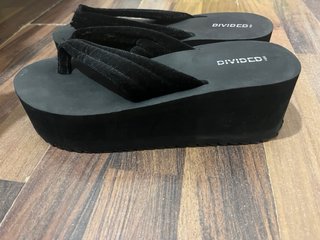 Sandalias plataforma negras Divided