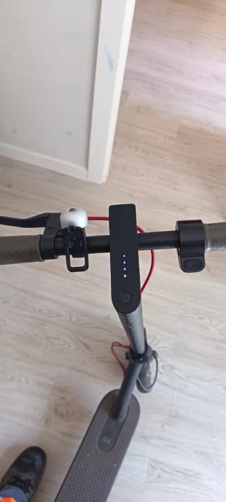 Patinete eléctrico xaomi esencial,25km. Buen estad