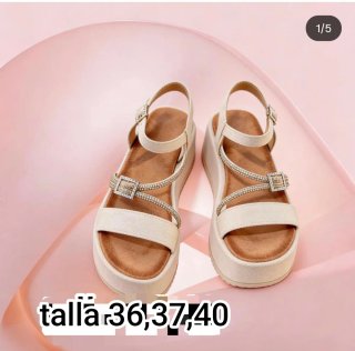 Sandalias de plataforma beige con pedrería