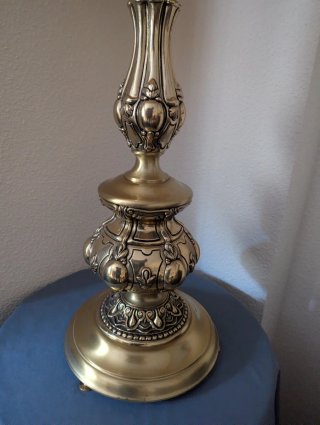 Lámpara de salón dorada