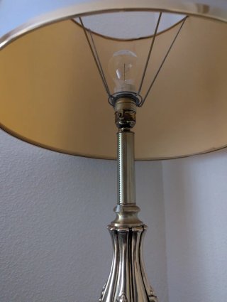 Lámpara de salón dorada