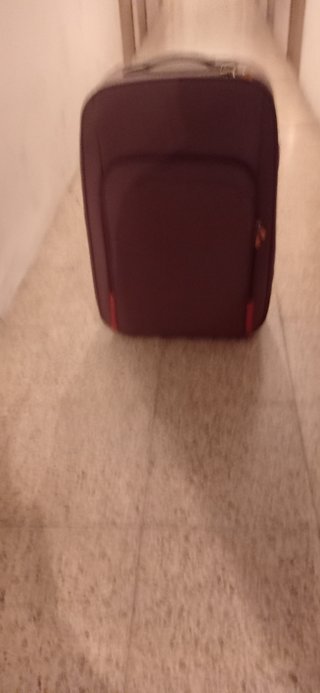 Maleta viaje en buen estado, con 4 ruedas