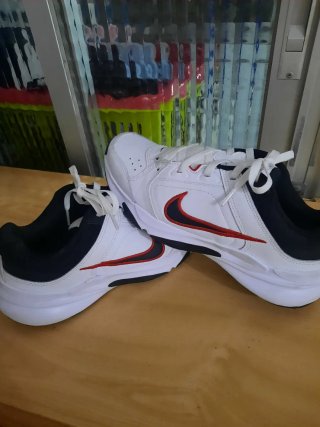 Zapatillas Nike Talla 42 Blancas y Rojas