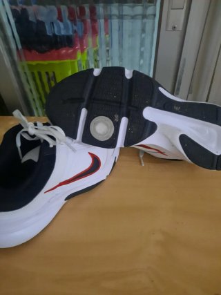 Zapatillas Nike Talla 42 Blancas y Rojas