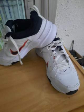Zapatillas Nike Talla 42 Blancas y Rojas