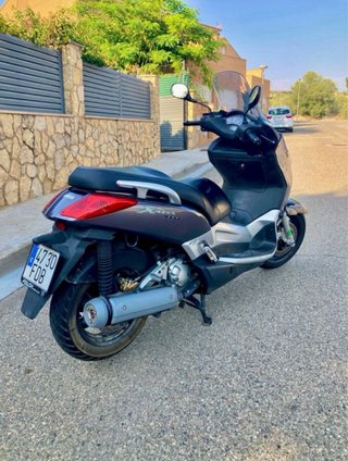 YAMAHA XMAX 250