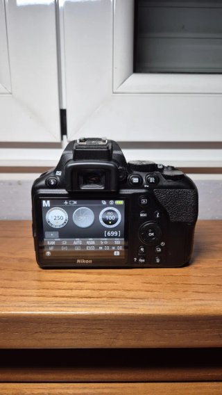 Cámara Nikon D3500 Negra muy cuidada