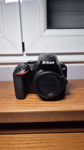 Cámara Nikon D3500 Negra muy cuidada
