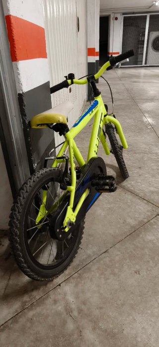 Bicicleta infantil WST 16 color amarillo