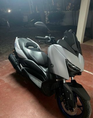 Yamaha XMAX 300 Gris y Azul