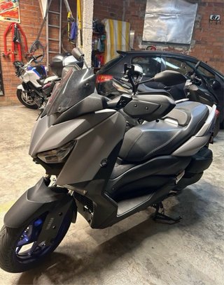 Yamaha XMAX 300 Gris y Azul