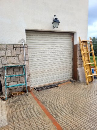 Puerta Enrollable Eléctrica para Garaje
