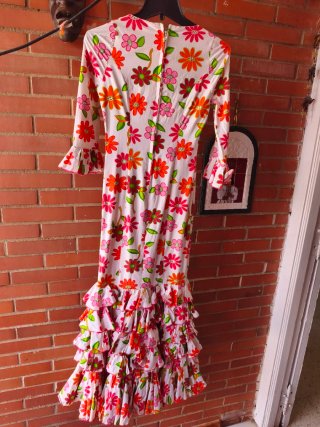 Vestido de flamenca niña rosa con volantes