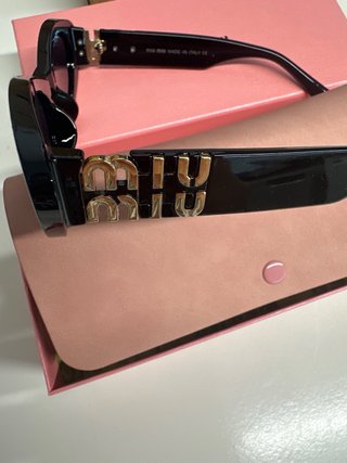 Óculos de Sol Miu Miu Pretos