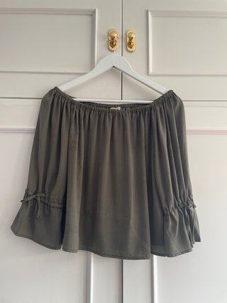 Blusa verde hombros descubiertos