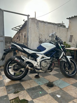Suzuki SFV650 Gladius Azul/Blanco