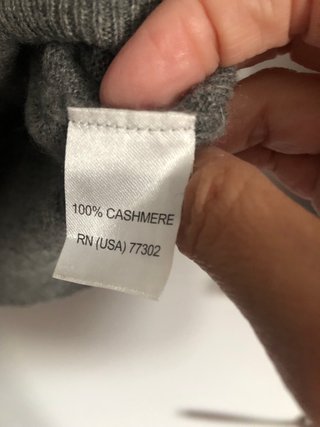 Jersey gris cuello pico