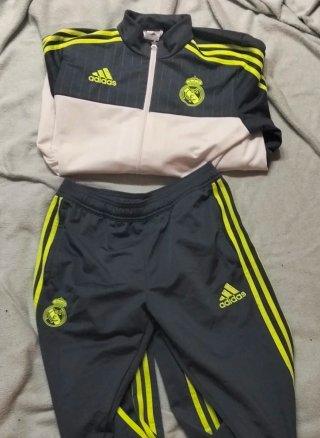 Chándal Real Madrid Adidas en perfecto estado