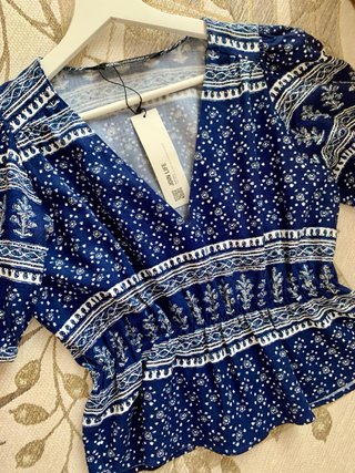 Blusa Zara Estampada Azul y Blanca