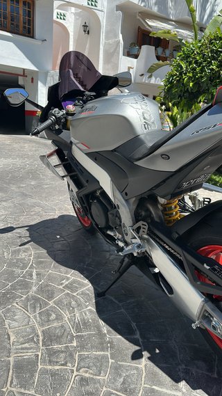 Aprilia RSV4 1100