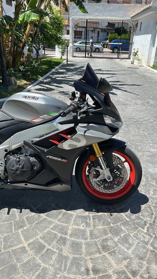 Aprilia RSV4 1100