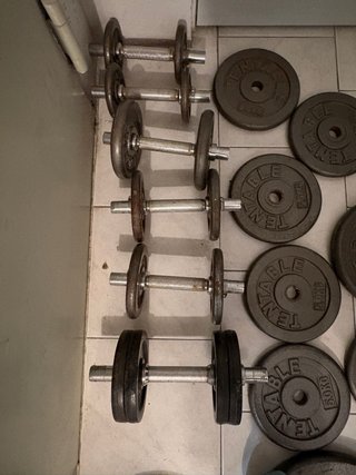 Pesas y mancuernas variadas, de todo tipo