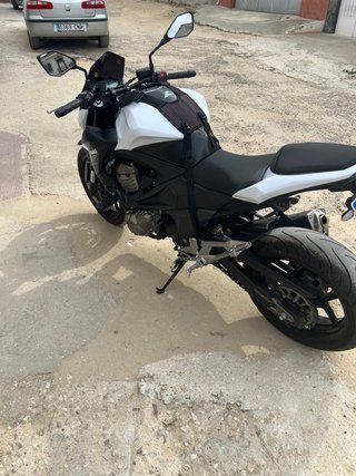 Kawasaki Z800 Naked Blanca y Negra