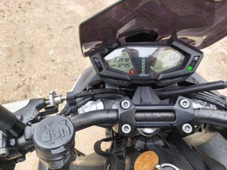 Kawasaki Z800 Naked Blanca y Negra