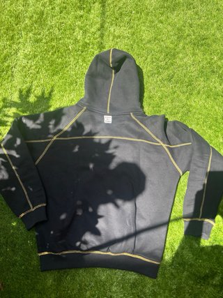Sudadera Corteiz Negra con Costuras Amarillas