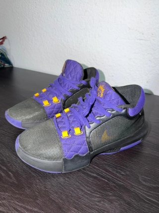 Zapatos Nike LeBron Witness Morado Negro