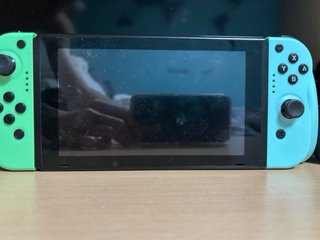 Nintendo Switch con mandos y base Fifa 20 y 18 inc