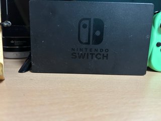 Nintendo Switch con mandos y base Fifa 20 y 18 inc